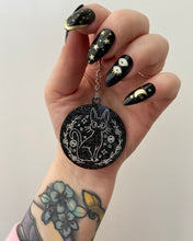 Load image into Gallery viewer, Kiki’s delivery service Jiji inspired keyring
