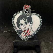 Load image into Gallery viewer, billy loomis heart keyring
